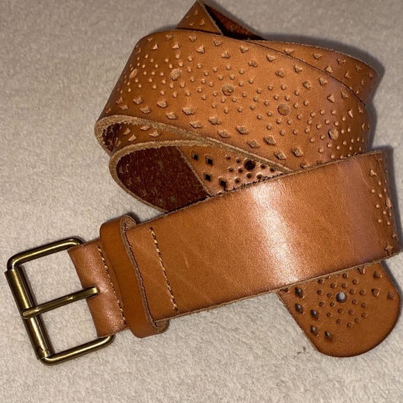 J Crew tan leather perforated laser cut brass buckle belt Sz XS/S - Picture 2 of 5